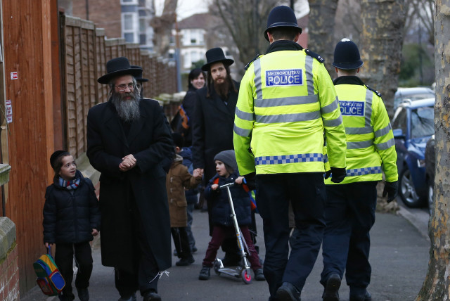  Members of the Jewish community collect their children from school in north London January 20, 2015 (credit: REUTERS/ANDREW WINNING)