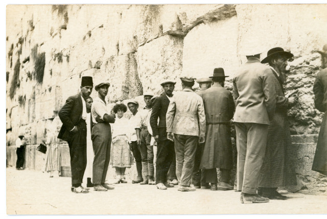  IN THE 1920s men and women could pray together at the Western Wall. (credit: ISRAEL ISSER OLSTEIN)