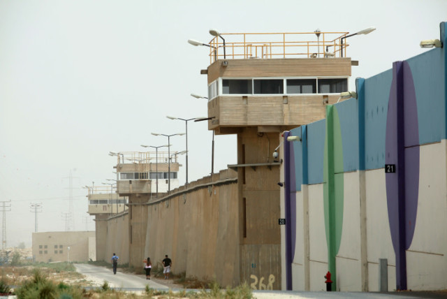  View of the Eshel prison in Beer Sheva.June 22 2010 (credit: MOSHE SHAI/FLASH90)