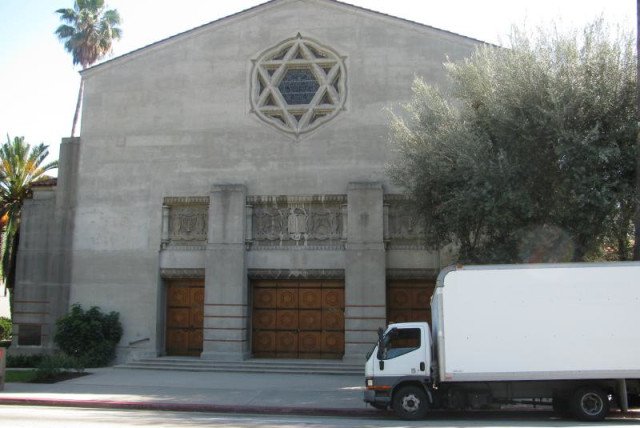  Temple Israel of Hollywood. (credit: STEVEN DAMRON / WIKIMEDIA COMMONS / CC BY 2.0 https://creativecommons.org/licenses/by/2.0/)