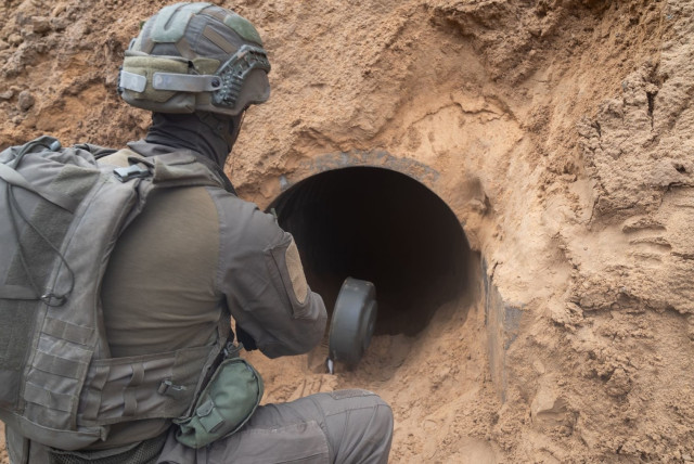 Yahalom soldier prepares a Hamas tunnel for demolition in Gaza (credit: IDF SPOKESPERSON'S UNIT)