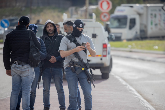  Police at the scene of a terror attack near the Jewish settlement of Ma’aleh Adumim, outside of Jerusalem, February 5, 2024.  (credit: Chaim Goldberg/Flash90)