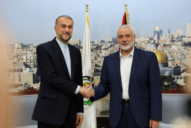  El ministro de Asuntos Exteriores de Irán, Hossein Amir Abdollahian, se reúne con el máximo dirigente de Hamás, Ismail Haniyeh, en Doha, Qatar, el 20 de diciembre de 2023. (credit: IRAN'S FOREIGN MINISTRY/WANA (WEST ASIA NEWS AGENCY)/HANDOUT VIA REUTERS)