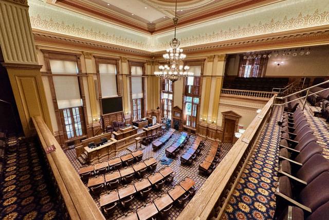  The Georgia state senate inside the Georgia State Capitol building. (credit: Harrison Keely/Wikimedia Commons)