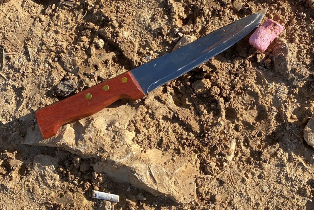  The knife used by 16-year-okd Muhammed Shahadah in the stabbing attack at Yitzhar Junction, March 5, 2024 (credit: IDF SPOKESPERSON'S UNIT)