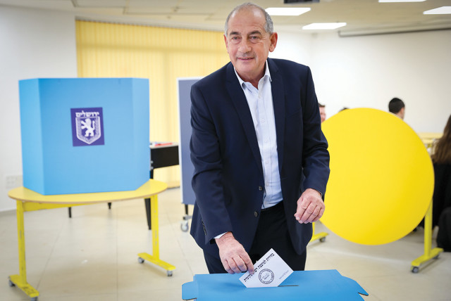  Yossi Havilio casts his ballot in the Jerusalem municipal elections. (credit: NOAM REVKIN FENTON/FLASH90)