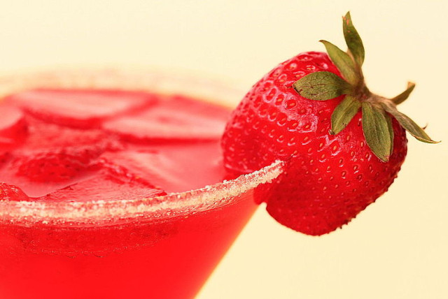  Refreshing Sugar Sweet Red Strawberry Martini Drink (credit: WIKIMEDIA)