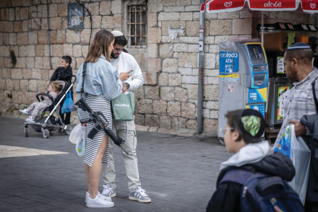  Shoppers are seen at the Mahane Yehuda market in Jerusalem. (credit: Chaim Goldberg/Flash90)