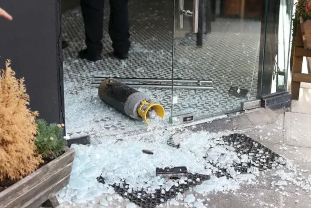  Antisemitic attack on Jewish London restaurant (credit: Maariv Online)