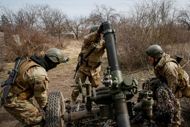  Service members with the Freedom of Russia Legion under the Ukrainian Army prepare to fire a mortar at a Russian military position, as Russia's invasion of Ukraine continues, in Donetsk region, Ukraine, March 21, 2023. (credit: REUTERS/Alex Babenko)