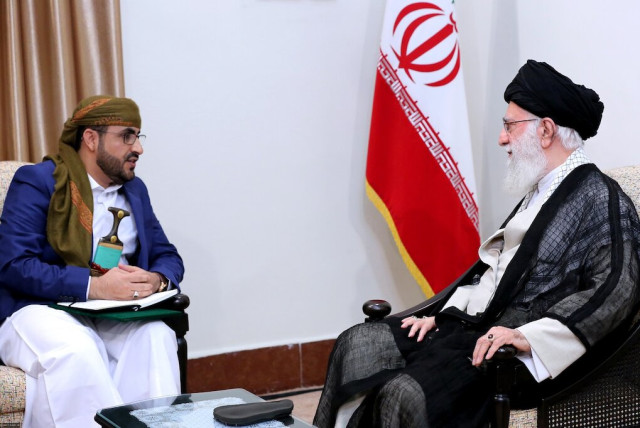 The spokesman of the Houthis meets with Ayatollah Ali Khamenei. August 2019 (credit: KHAMENEI.IR)