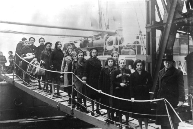  The children of Polish Jews from the region between Germany and Poland on their arrival in London on the ''Warsaw''. (credit: GERMAN FEDERAL ARCHIVES / CC BY-SA 3.0 DE DEED / HTTPS://CREATIVECOMMONS.ORG/LICENSES/BY-SA/3.0/DE/ )