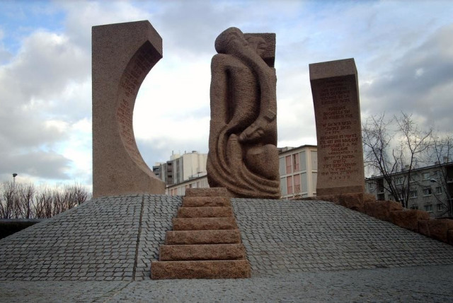  Holocaust memorial at the site of the Drancy internment camp, where Jews where taken en route to German death camps, 2006. (credit: JPCUVEILLER/CC-SA 4.0 INT/https://creativecommons.org/licenses/by-sa/4.0/deed.en)