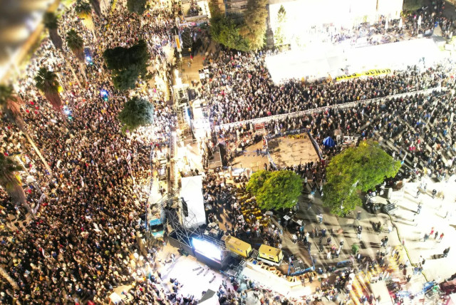  Thousands protesting at Kikar Hahatulot in Tel Aviv. Whether you are willing to pay the price or not, the main thing is to speak clearly. (credit: Gilad First / Official site)