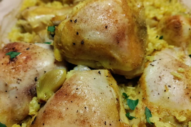  Golden chicken and rice (credit: HENNY SHOR)