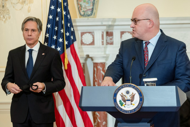 US Secretary of State Antony Blinken looks on after delivering remarks on the Havana Syndrome, which US officials refer to as ''anomalous health incidents'', as Ambassador Jonathan Moore, the coordinator of the department's Health Incident Response Task Force, speaks, Washington DC November 5, 2021. (credit: REUTERS)