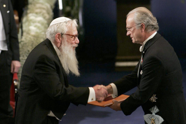  Prof. Yisrael Aumann is seen receiving the Nobel Prize in Economics from King Carl XVI Gustaf of Sweden at the Concert Hall in Stockholm, Dec. 10, 2005. (credit: Jonas Ekstromer/AFP via Getty Images)