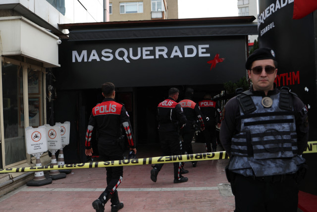 Police officers arrive the scene after a fire broke out aat a nightclub in Istanbul, Turkey April 2, 2024 (credit: REUTERS/MURAD SEZER)