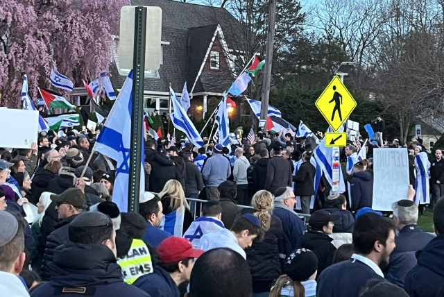  Teaneck, New Jersey's Jewish community turned out in force to counter a pro-Palestinian demonstration, seen at rear, April 1, 2024.  (credit: JTA)