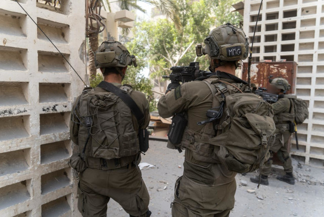  IDF soldiers from the Givati Brigade operate in the Al-Amal area of Khan Yunis, April 6, 2024. (credit: IDF SPOKESPERSON'S UNIT)