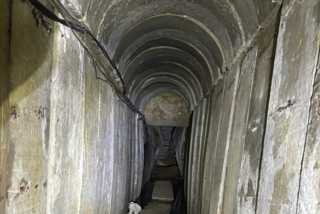  Las FDI encuentran un túnel terrorista de 900 metros de largo en la Franja de Gaza. 7 de abril de 2024. (crédito: IDF SPOKESPERSON'S UNIT)