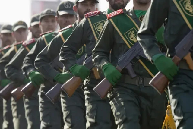  Revolutionary Guards  (credit: REUTERS/CAREN FIROUZ)