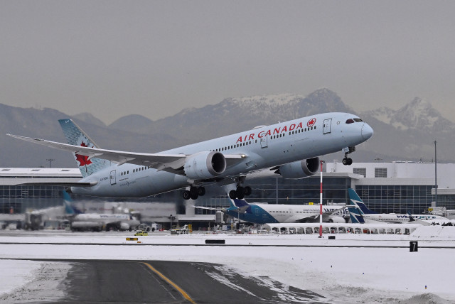  An Air Canada plane takes off following a snow storm at Vancouver International Airport in Richmond, British Columbia, Canada December 22, 2022. (credit: REUTERS/JENNIFER GAUTHIER)
