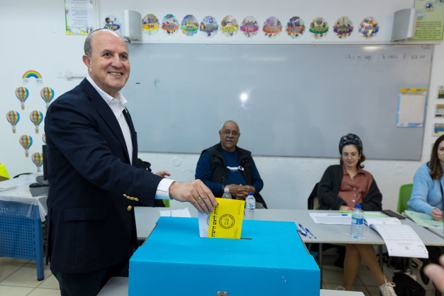  Ashdod Mayoral candidate Yehiel Lasri casts his ballot at a voting station on the morning of the Municipal Elections, in Ashdod, on February 27, 2024 (credit: LIRON MOLDOVAN/FLASH 90)