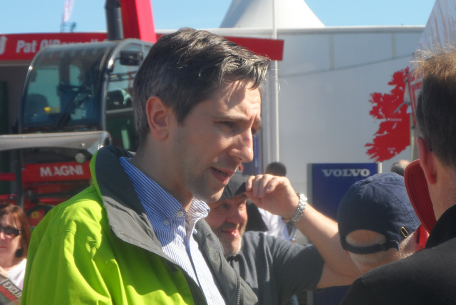  Simon Harris at the National Ploughing Championships in 2019. (credit: Sheila1988 via WIKIMEDIA. Creative Commons Attribution-Share Alike 4.0 Int'l https://tinyurl.com/473)