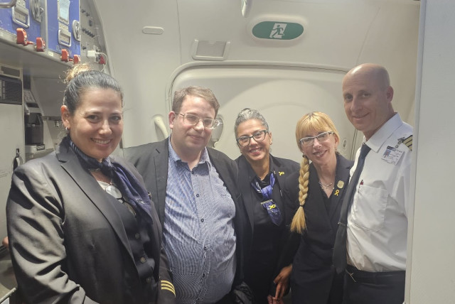  Journalist Josh Aronson meeting with an El Al plane crew, April 9, 2024. (credit: EL AL)