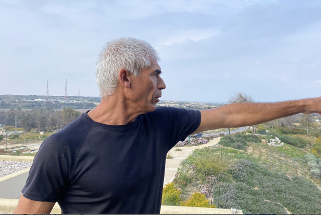  Eli Wortman, a member of Kibbutz Zikim, points to where Hamas terrorists tried to attack the Kibbutz on October 7. (credit: SETH J. FRANTZMAN)