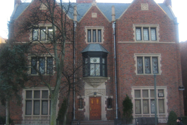 Chabad-Lubavitch world headquarters, 770 Eastern Parkway. (credit: PUBLIC DOMAIN)