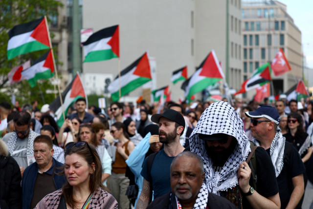  Protestors take part in a pro-Palestinian demonstration, amid the ongoing conflict between Israel and Hamas, in Berlin, Germany, April 6, 2024. (credit: Lisi Niesner/Reuters)