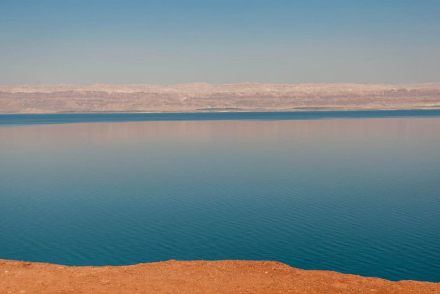  Vista del Mar Muerto desde Ammán, Jordania. (credit: wallpaperflare)