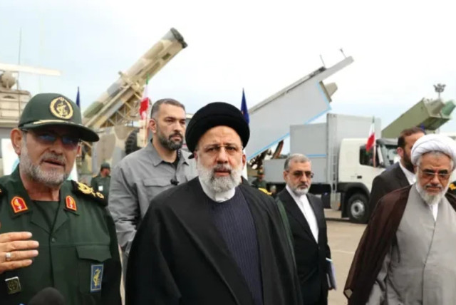  El Presidente iraní Ebrahim Raisi visita la base de la Guardia Revolucionaria (credit: REUTERS)