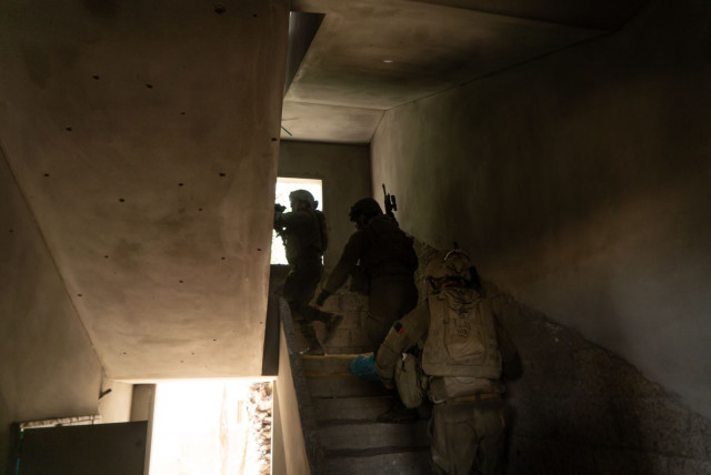  The Nahal Brigade operating in central Gaza, April 25, 2024.  (credit: IDF SPOKESPERSON'S UNIT)