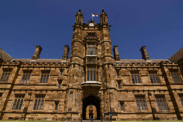 The somewhat iconic Quadrangle building at the University of Sydney on a clear summer's day. Taken December 13 2009. (credit: SYDNEY UNIVERSITY QUADRANGLE/WIKIMEDIA COMMONS)