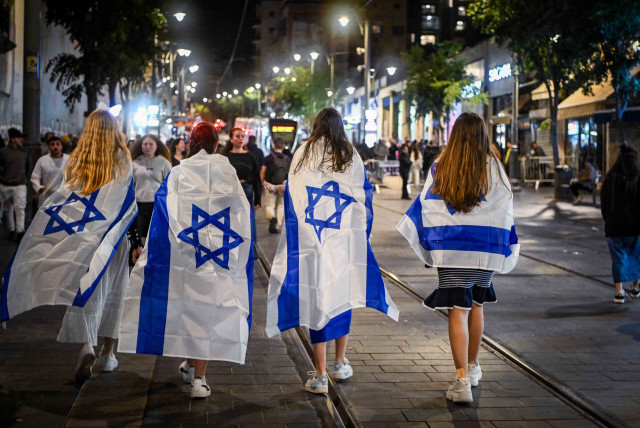  People walk on Jaffa street in Jerusalem, during Israel's 76th Independence Day celebrations, May 13, 2024. (credit: ARIE LIEB ABRAMS/FLASH90)