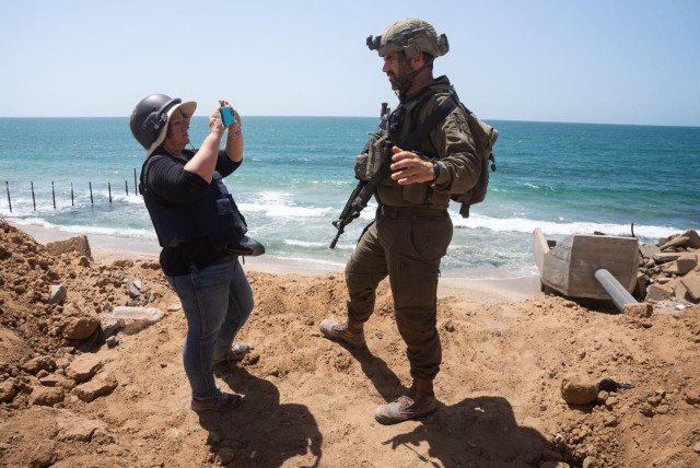  Jerusalem Post correspondent Tovah Lazaroff accompanies the IDF in the Gaza Strip, June 18, 2024. (credit: IDF SPOKESPERSON'S UNIT)