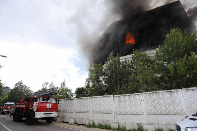  Fire and smoke billow from a burning administrative building in Fryazino in the Moscow Region, Russia June 24, 2024. (credit: VIA REUTERS)