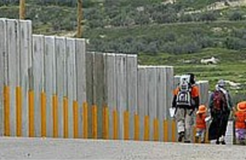 settlers fence 224.88 (photo credit: AP)