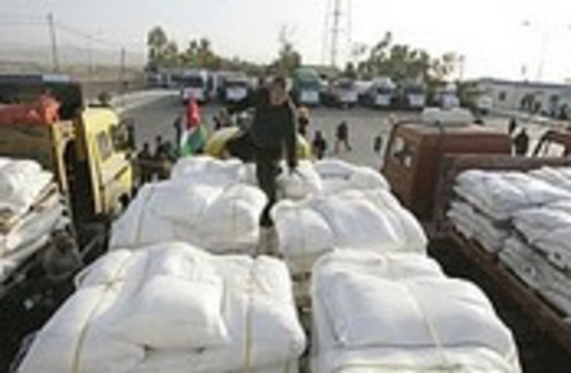 aid into gaza 190.114 (photo credit: AP)