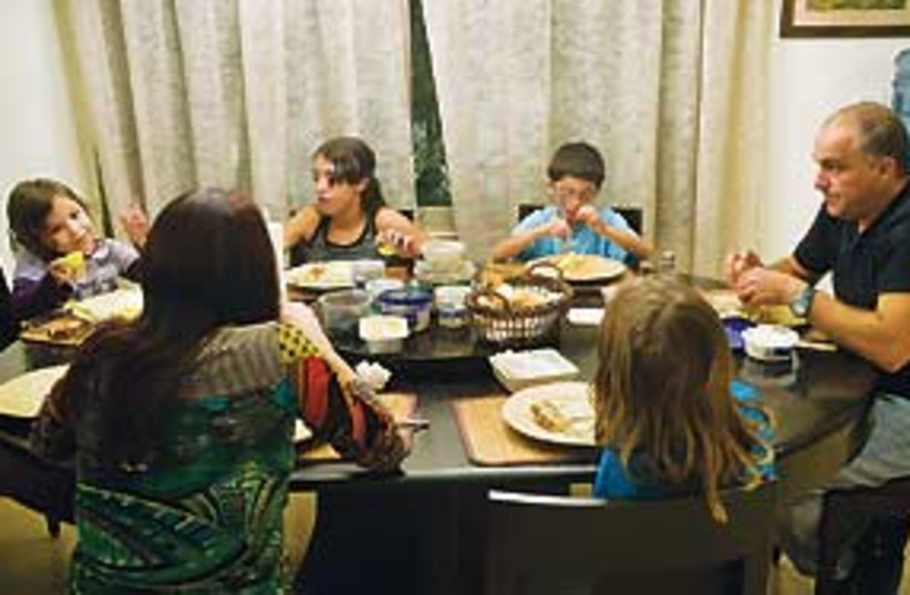 generic family dinner 311 (photo credit: Jonathan Bloom)