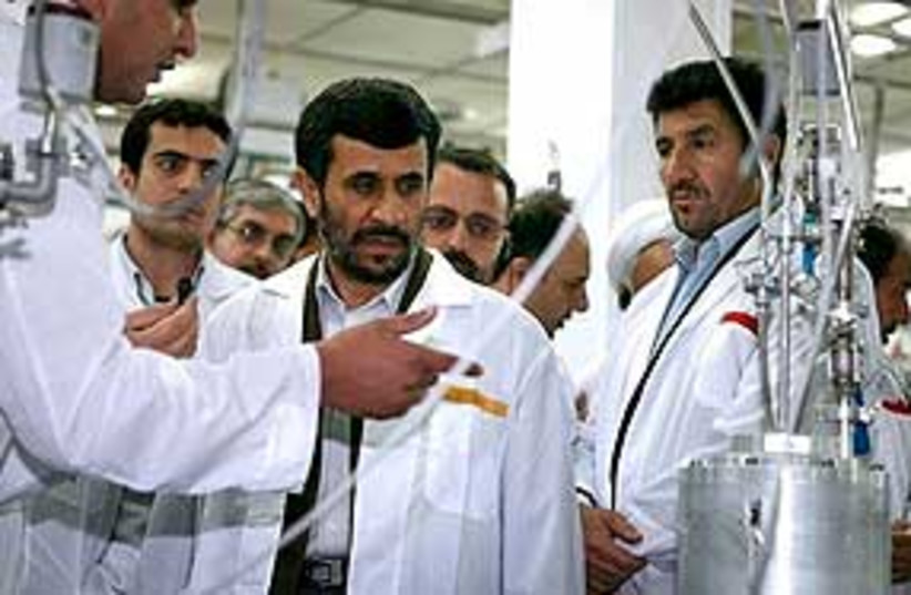 Ahmadinejad visits Natanz 311 (photo credit: Associated Press)