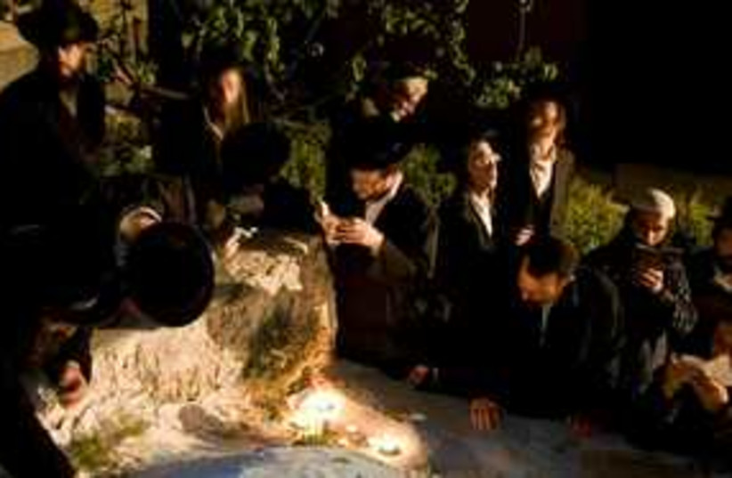 Jewish men pray joshua tomb 311 (photo credit: AP)