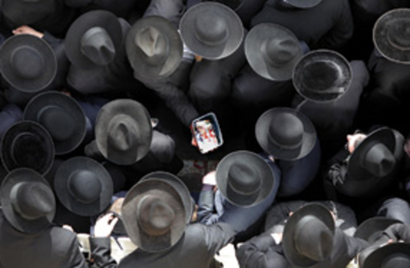 haredi men black hats 311 (photo credit: Ariel Jerozolimski)