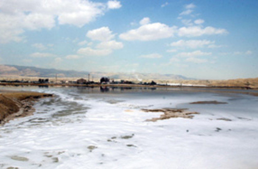 Dead Sea Drying Up311 (photo credit: Ariel Jerozolimski)