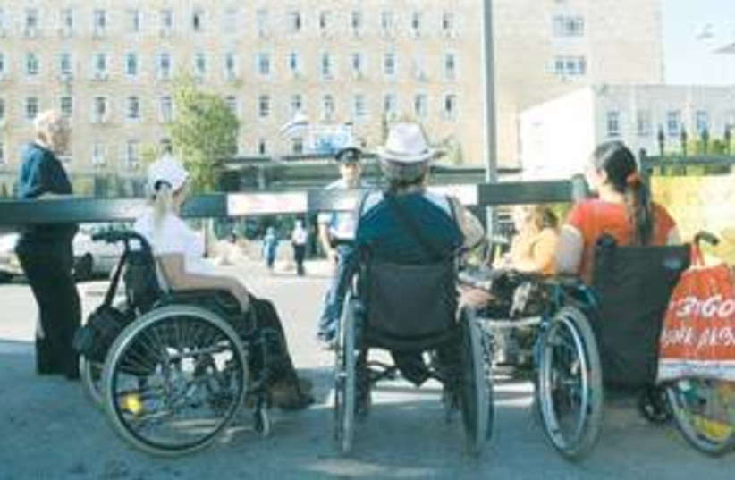 wheelchair 311 (photo credit: Ariel Jerozolimski/The Jerusalem Post))