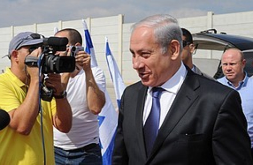 Netanyahu airport smarmy 311 GPO (photo credit: GPO)