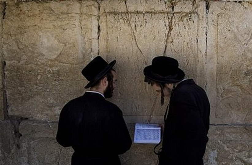 Kotel notes 465 for gallery AP
